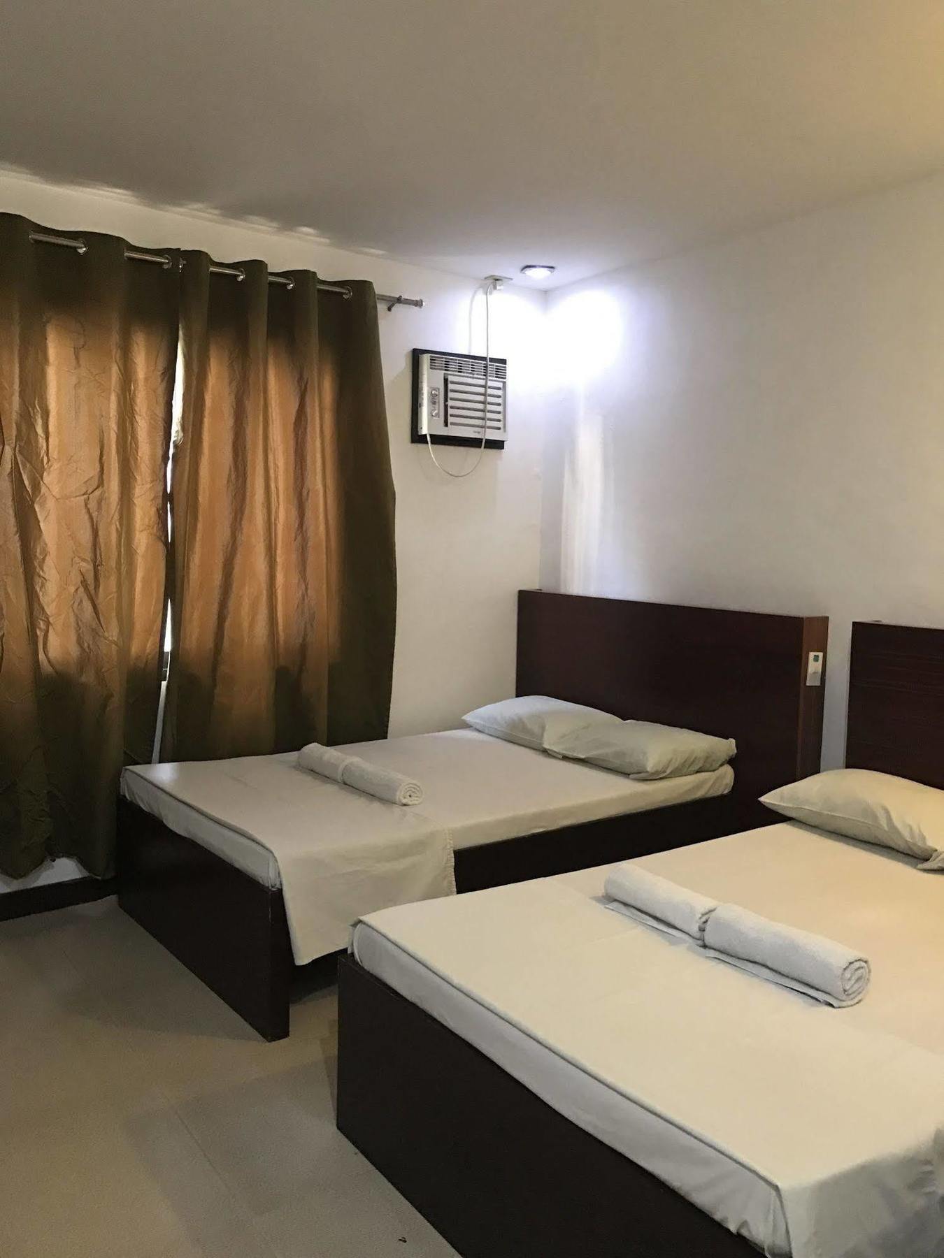 Ziur Inn Laoag Buitenkant foto