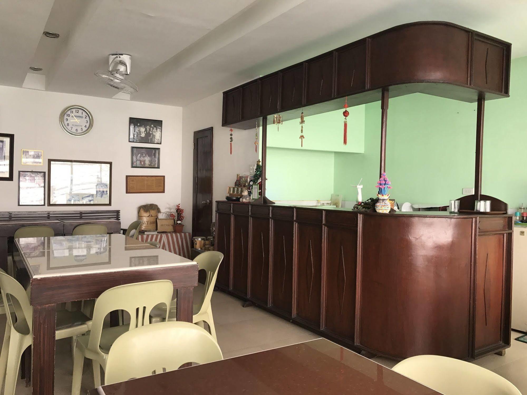 Ziur Inn Laoag Buitenkant foto
